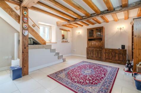 Living Room_-4.jpg