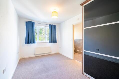 bedroom 2-2.jpg