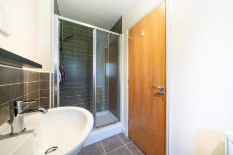 bedroom 2-5.jpg