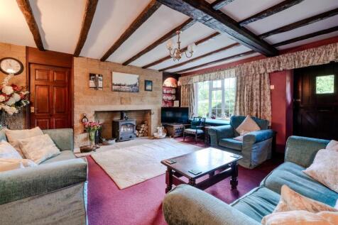 Living Room-3.jpg