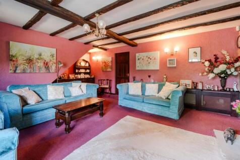 Living Room-2.jpg