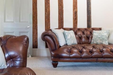 living room-6.jpg