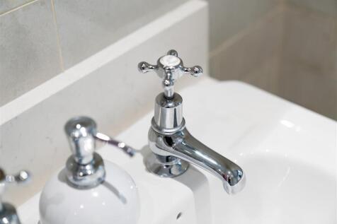 Bathroom-4.jpg