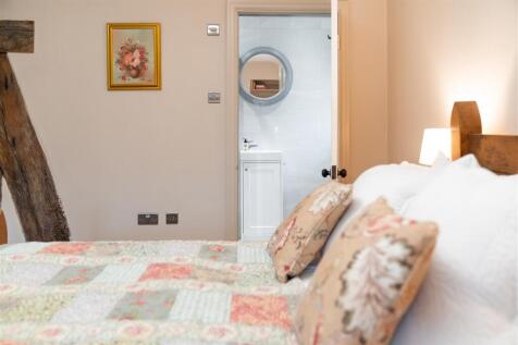 bedroom 1-7.jpg