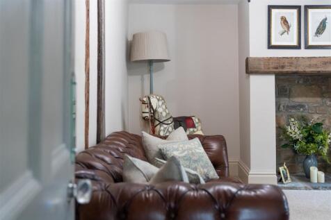 Living Room-6.jpg