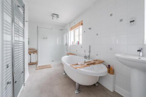 Bathroom.jpg