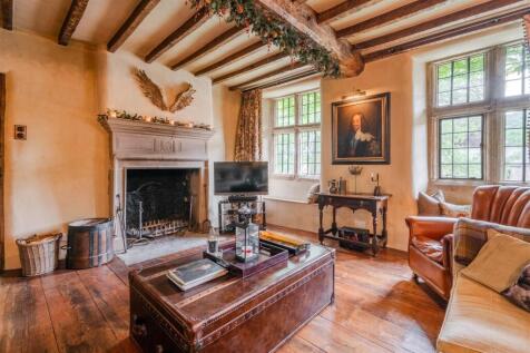 Living Room-2.jpg