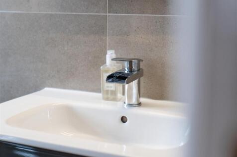 Bathroom-4.jpg