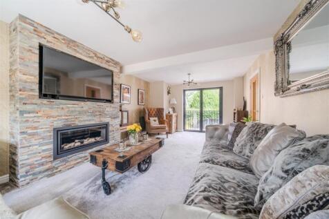 Living Room-6.jpg