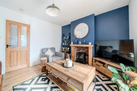 Living Room-2.jpg