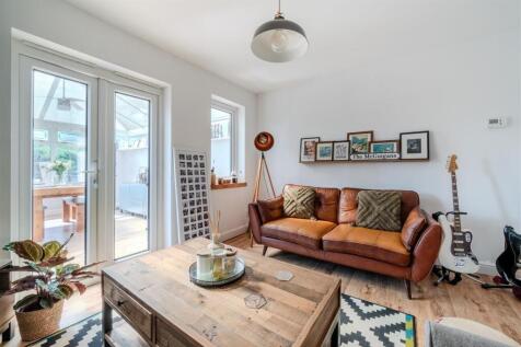 Living Room-4.jpg