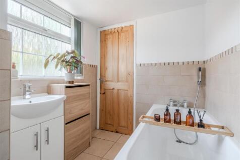Bathroom-4.jpg