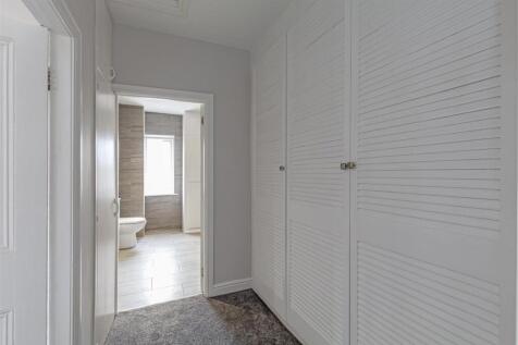 Hallway-1.jpg