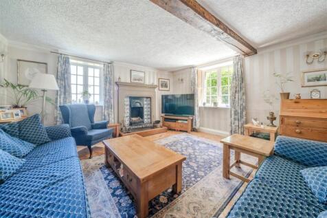 Living Room-4.jpg