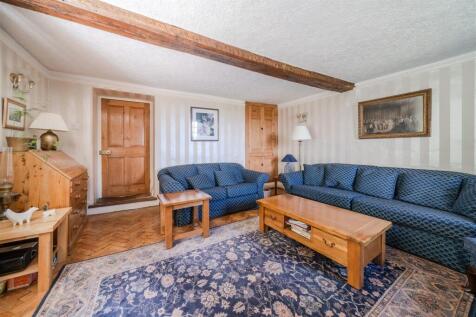 Living Room-2.jpg