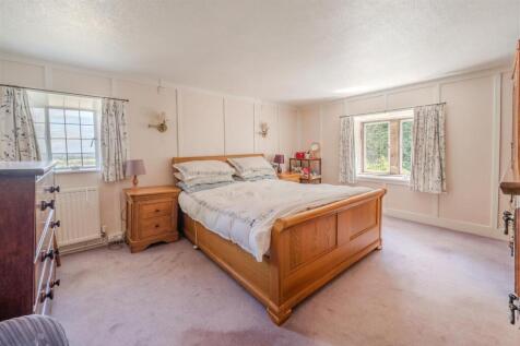 bedroom1.jpg