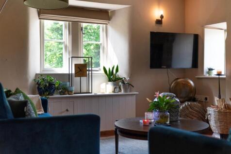 Living Room-3.jpg