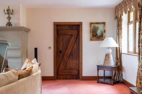 Living Room-11.jpg