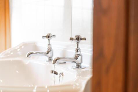 Bathroom-3.jpg
