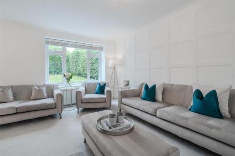 Living Room-3.jpg