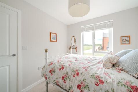 Bedroom 4_-3.jpg