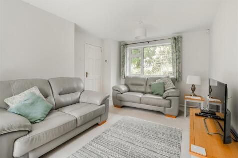Living Room-3.jpg