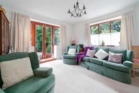 Living Room-3.jpg