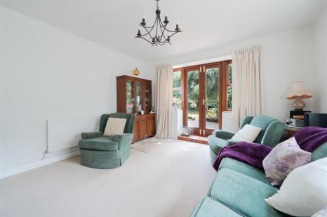 Living Room-2.jpg