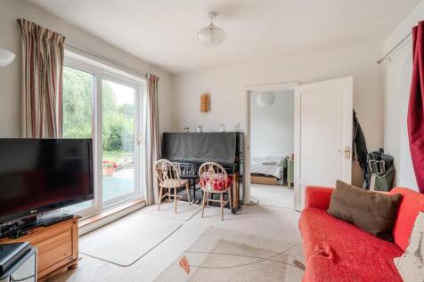 Ground Floor Flat-5.jpg