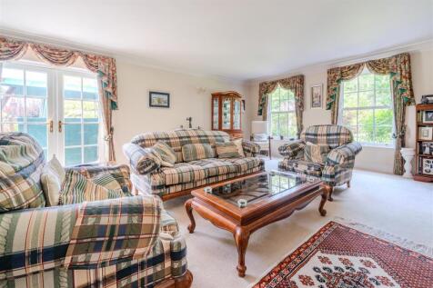 Living Room-4.jpg