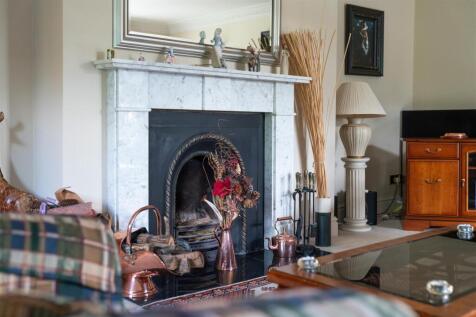 Living Room-7.jpg