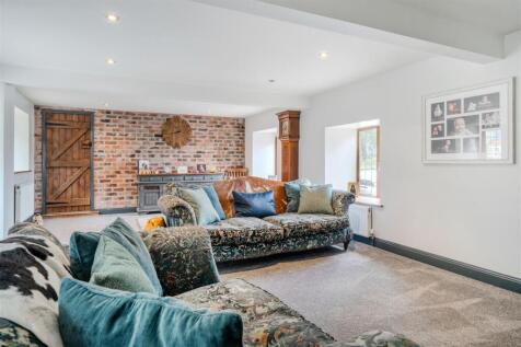 Living Room-6.jpg