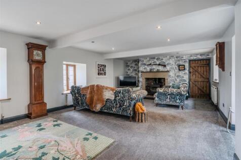 Living Room.jpg
