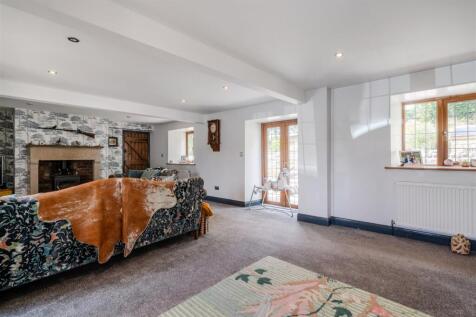 Living Room-2.jpg