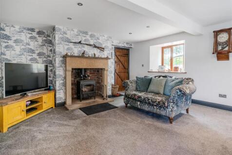 Living Room-4.jpg