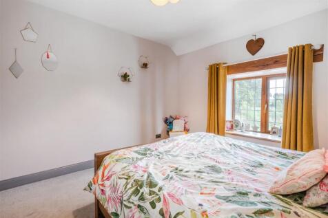 Bedroom2-2.jpg