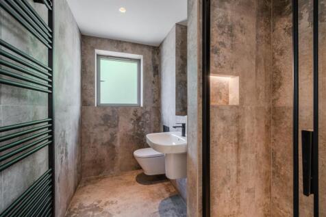 Bathroom2.jpg