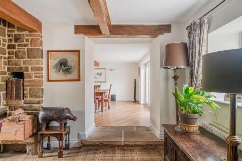 Living Room-4.jpg