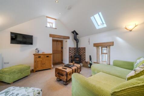 Holiday Let 1-4.jpg