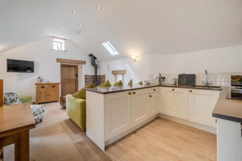 Holiday Let 1-3.jpg