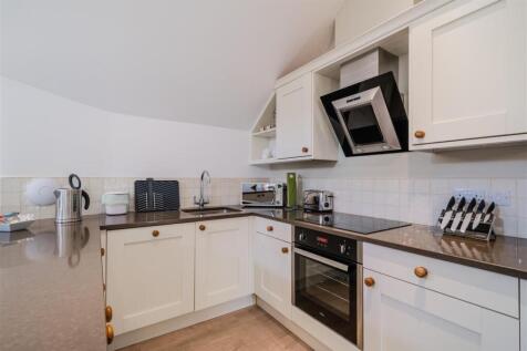 Holiday Let 1-5.jpg