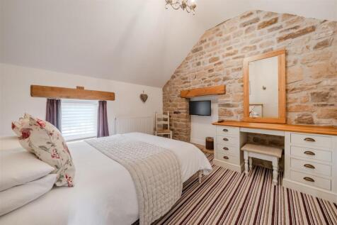 Holiday Let 1-8.jpg