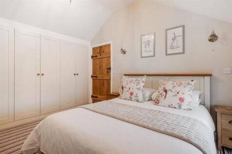 Holiday Let 1-10.jpg