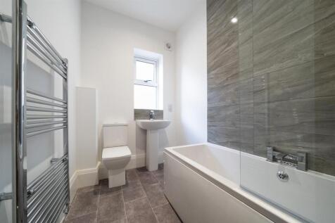 Bathroom-09518.jpg
