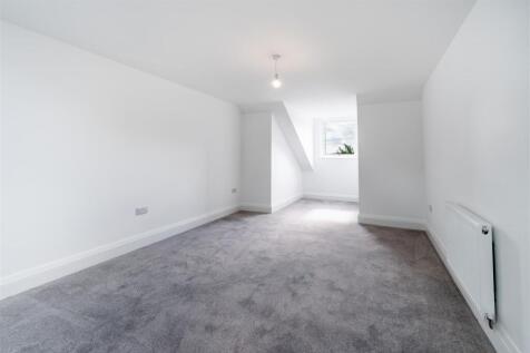 Bedroom 1.jpg