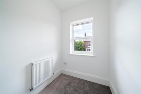 Bedroom 2 : office 1.jpg