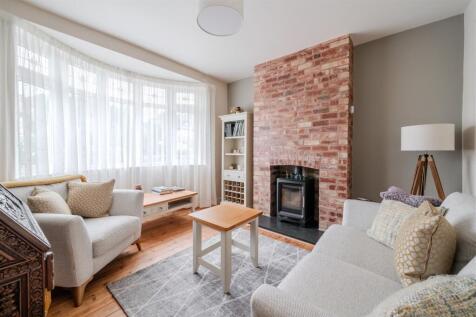 Living Room-3.jpg