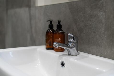 Bathroom-4.jpg
