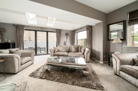 Living Room-2.jpg