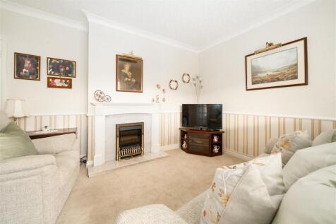 Living Room-5.jpg